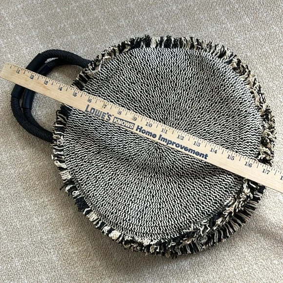 Zara purse- black and cream-black handles – straw - Picture 6 of 6